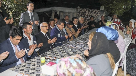 Kalkınma Bakanı Elvan'dan şehit ailesine ziyaret
