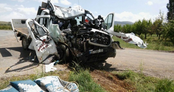 Kamyonet takla attı: 1 ölü, 3 yaralı