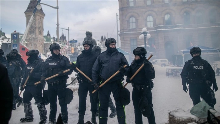 Kanada polisinin aşı karşıtı protestoculara yönelik operasyonları sürüyor