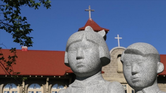 Kanadalı eski piskopos Poilievre yatılı kilise okulları konusunda Katolik Kilisesini eleştirdi