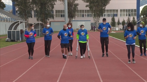 Kanseri yenen Ceylin sanal maratonda 'tedavisi süren çocuklara yardım için' piste çıktı