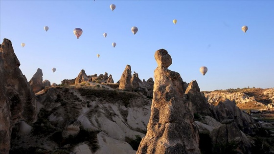 Kapadokya'da balonlar 437 bin kişiyi uçurdu