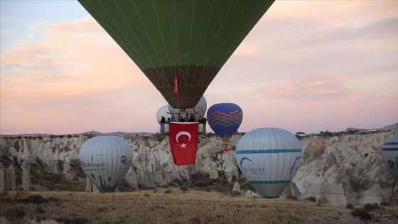 Kapadokya'da balonlar Cumhuriyet Bayramı için havalandı