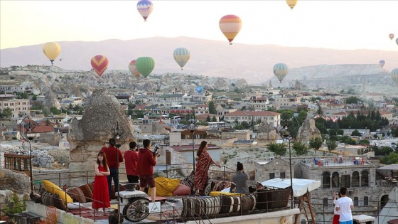 Kapadokya'da balonlar 'dekor' teraslar 'stüdyo' oldu