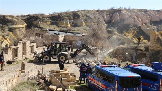 Kapadokya'daki kaçak yapılar yıkıldı