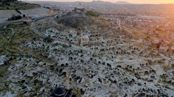 Kapadokya'daki tarihi Kayaşehir konuklarını ağırlıyor