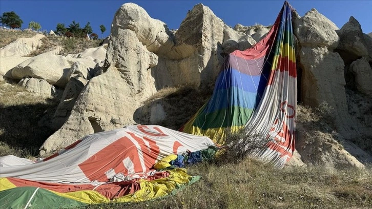 Kapadokya'da ters rüzgarla karşılaşan balon kayalıklara indi