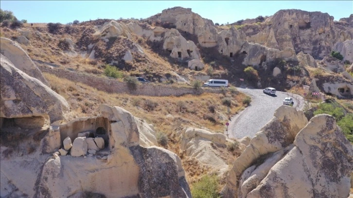 Kapadokya'da yol çalışmasında peribacalarının yıkıldığı iddiasına yalanlama