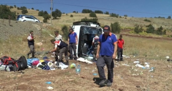 Kapuzbaşı Şelalesi'ne giden otobüs devrildi: 8'i ağır 26 yaralı