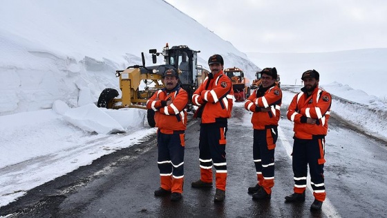 Kar savaşçılarının tehlikeli kış mesaisi