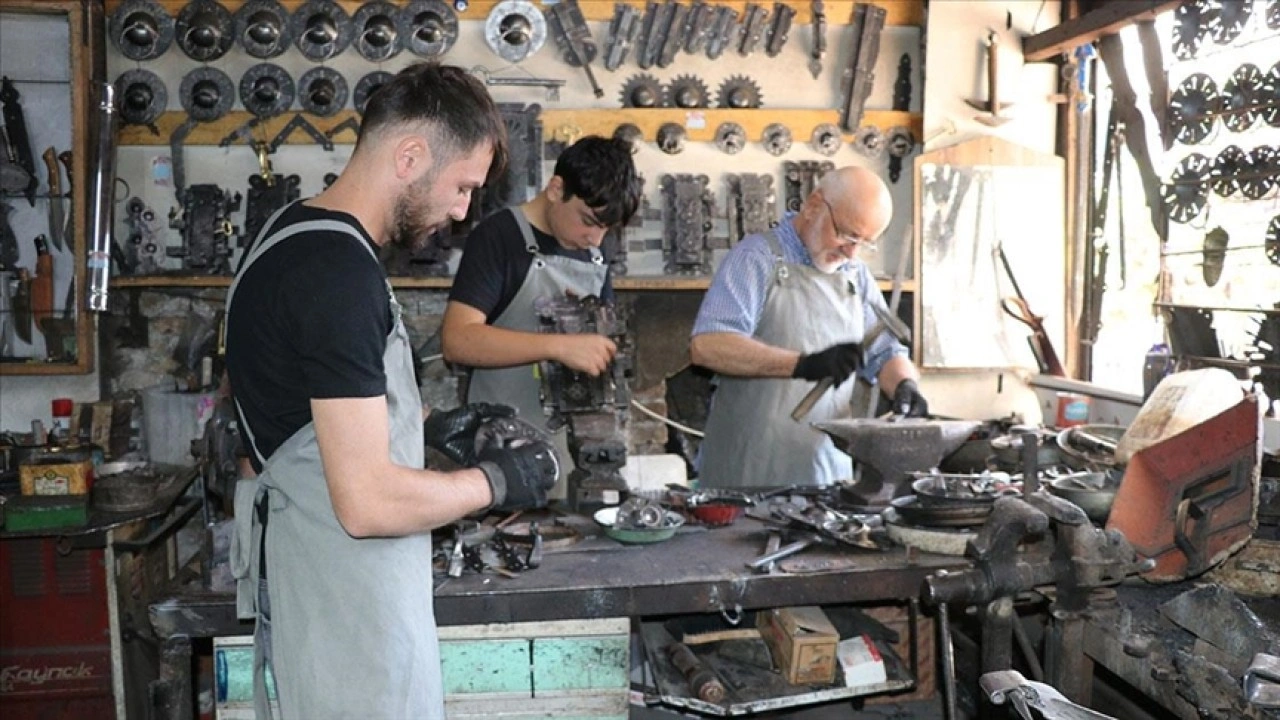 Karabük'te yılın ahisi, kalfası ve çırağı aynı atölyeden