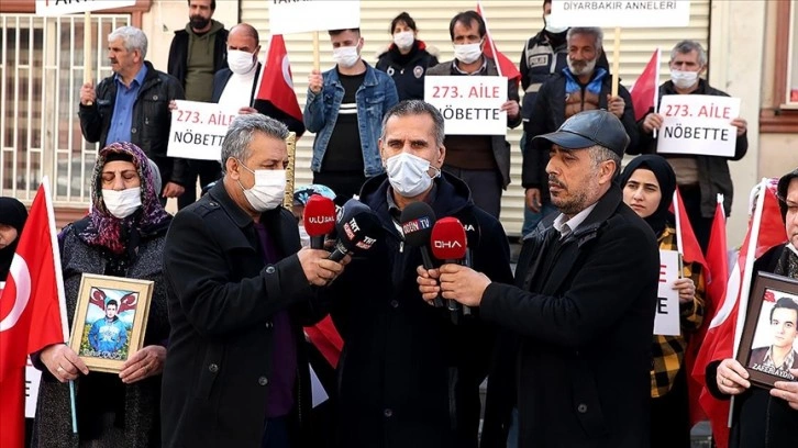 Karaciğerini taşıdığı oğlu için evlat nöbetinde