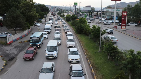 Karadeniz'den dönen tatilciler Karabük'te yoğunluk oluşturdu