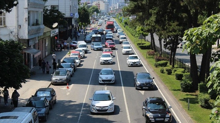 Karadeniz Sahil Yolu'nun Ordu güzergahında trafik yoğunluğu yaşanıyor