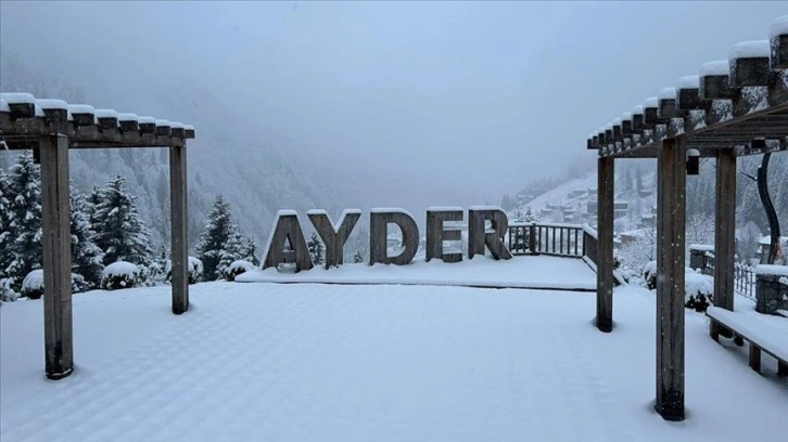 Karadeniz'in yüksek kesimleri beyaza büründü