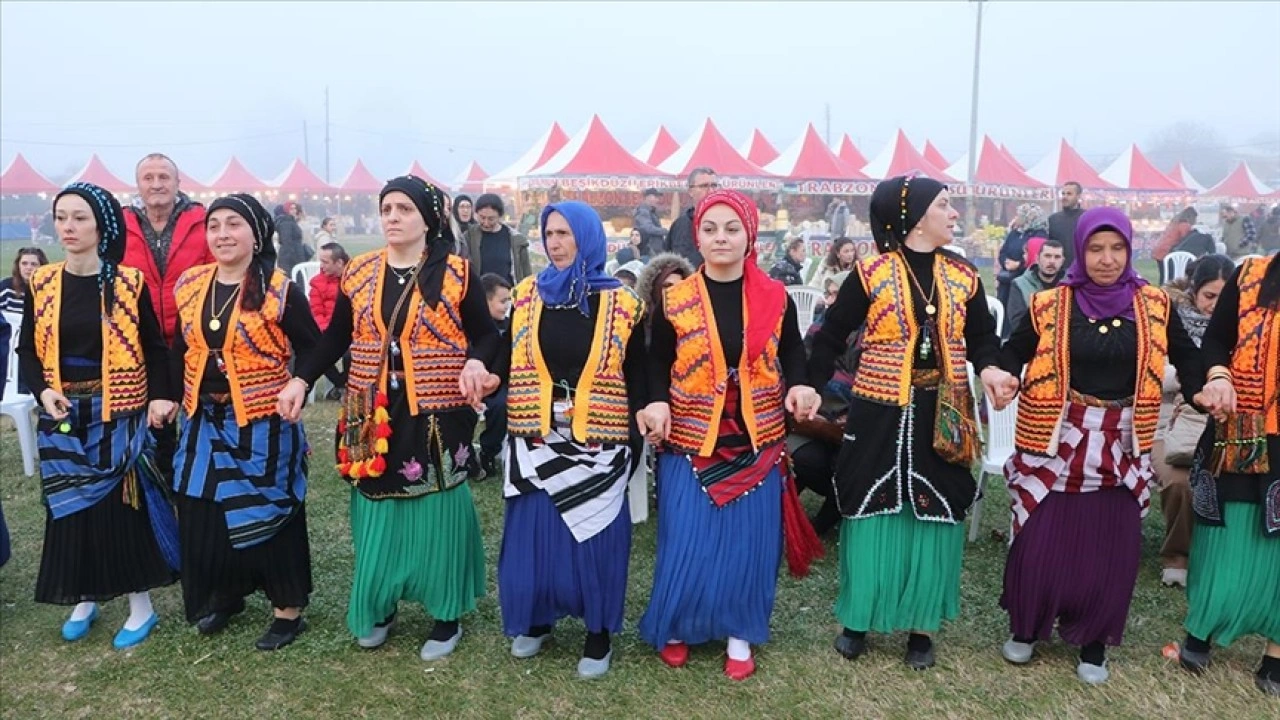 Karadenizli kadınlar yöresel kıyafetleriyle Tekirdağ'da şenliklere renk katıyor