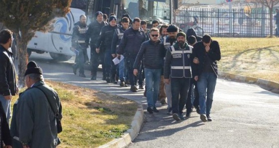 Karaman’da FETÖ’den gözaltına alınan 13 kişi adliyeye sevk edildi