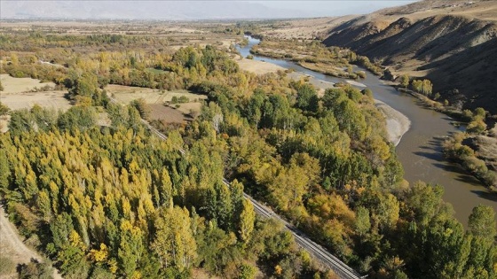 Karasu Nehri ve çevresinde sonbahar güzelliği