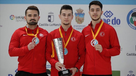 Karate Milli Takımı'ndan tam kadro madalya sevinci