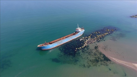 Karaya oturan gemiden sızan yağ çevre kirliliğine neden oldu