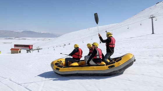 Karda rafting heyecanı