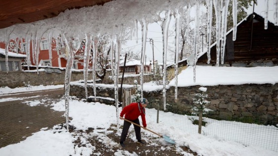 Kars'ta soğuk hava hayatı olumsuz etkiledi