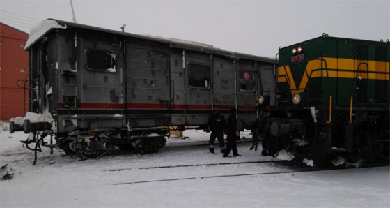 Kars’ta yük treni raydan çıktı