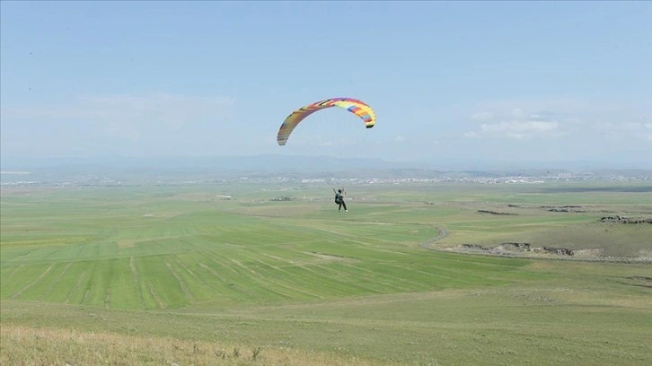 Kars'ın yamaç paraşütü pilotları şehre yeni bir soluk getiriyor