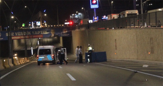 Karşıya geçmeye çalışan yaya 70 metre otomobille sürüklendi: 1 ölü