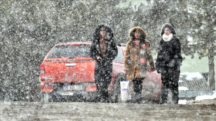 Kars'ta kar etkili oldu