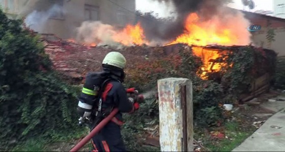 Kartal'da tinerciler gecekonduları ateşe verdi