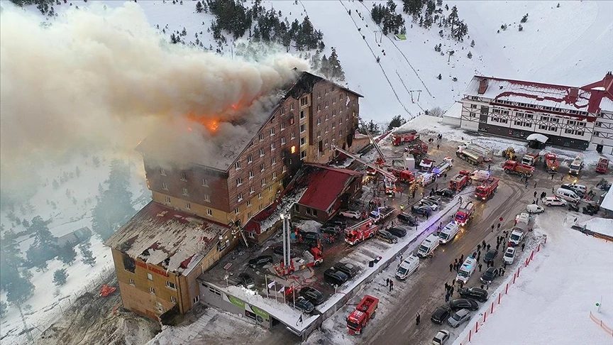 Kartalkaya Kayak Merkezi'nde bir otelde çıkan yangında 10 kişi öldü, 32 kişi yaralandı