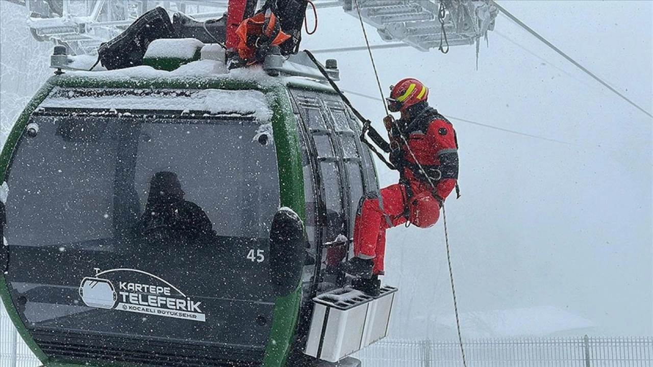 Kartepe Teleferiği'nde kar yağışı altında kurtarma tatbikatı yapıldı