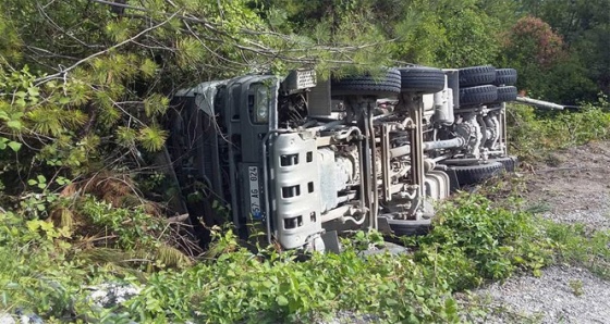 Kastamonu’da beton mikseri şarampole devrildi