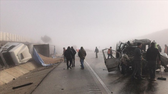 Kastamonu'da tır ile panelvan çarpıştı: 3 ölü, 2 yaralı