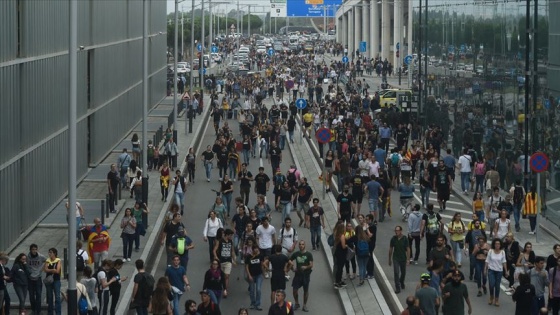 Katalonya'daki protestoların üçüncü gecesinde 80 yaralı