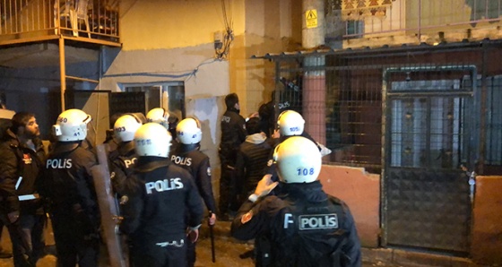 Kavgaya müdahale eden polis ekiplerine taşlı sopalı saldırı: 7 gözaltı