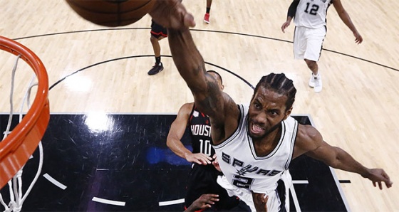 Kawhi Leonard, Toronto Raptors'a takas edildi