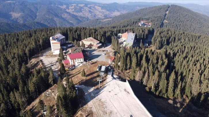 Kayak sezonu için hazırlıkların tamamlandığı Ilgaz'da kar yağışı bekleniyor