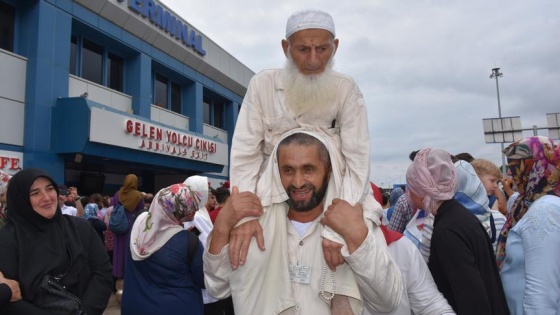 Kayınpederini kutsal topraklarda omzunda taşıdı