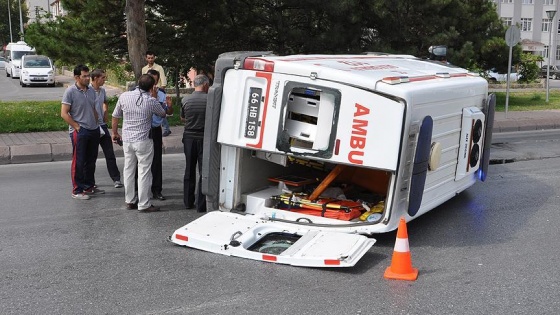 Kayseri'de ambulans ile otomobil çarpıştı: 5 yaralı