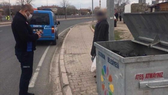 Kayseri'de çöpten yiyecek topluyormuş gibi davranan dilencilerin rezidansta kaldığı tespit edil