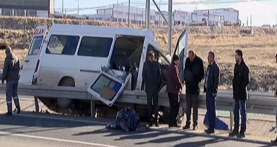 Kayseri'de feci kaza: 2 ölü 10 yaralı