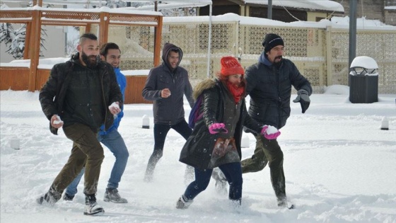 Kayseri'de 'kar topu savaşı' etkinliği