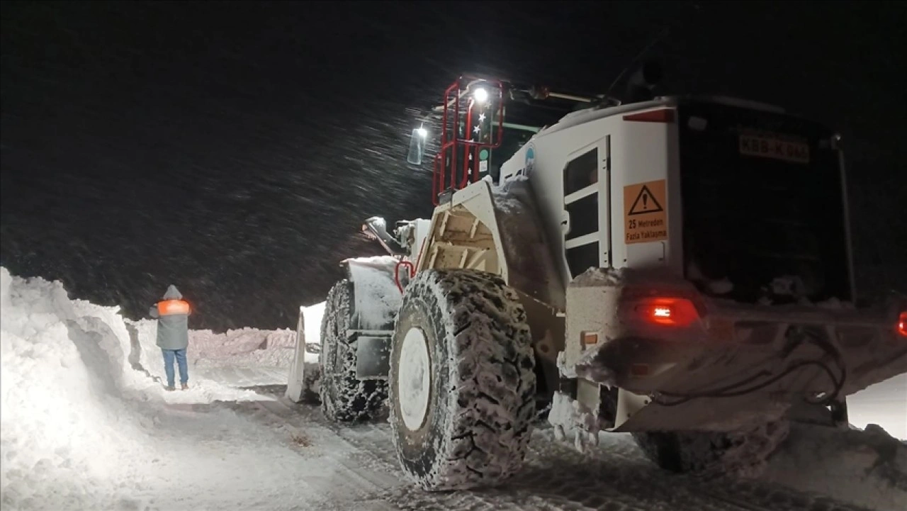 Kayseri'de kardan kapanan 230 mahalle yolu ulaşıma açıldı