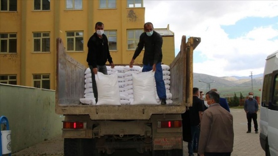 Kayseri'de öğrenci ve öğretmenlerin katkısıyla alınan 445 torba un dağıtıldı