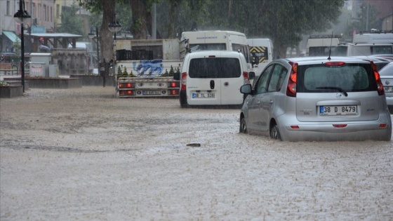 Kayseri'de sağanak sele neden oldu