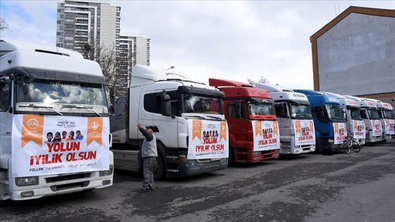 Kayseri ve Erzincan'dan İdlib'e 43 tır insani yardım malzemesi