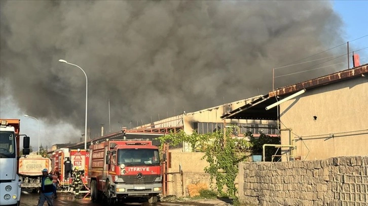 Kayseri'de keçe fabrikasında yangın çıktı