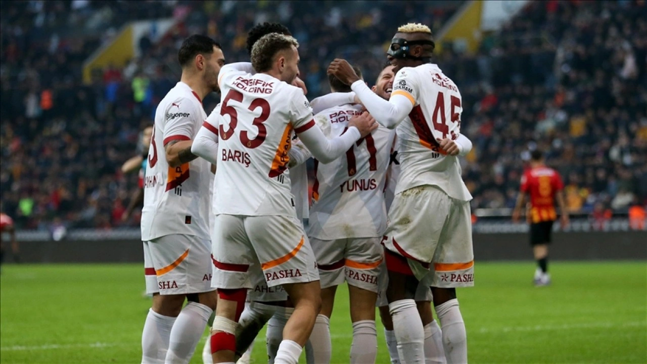 Kayserispor deplasmanından farklı galibiyetle dönen Galatasaray, zirvede puan farkını açtı